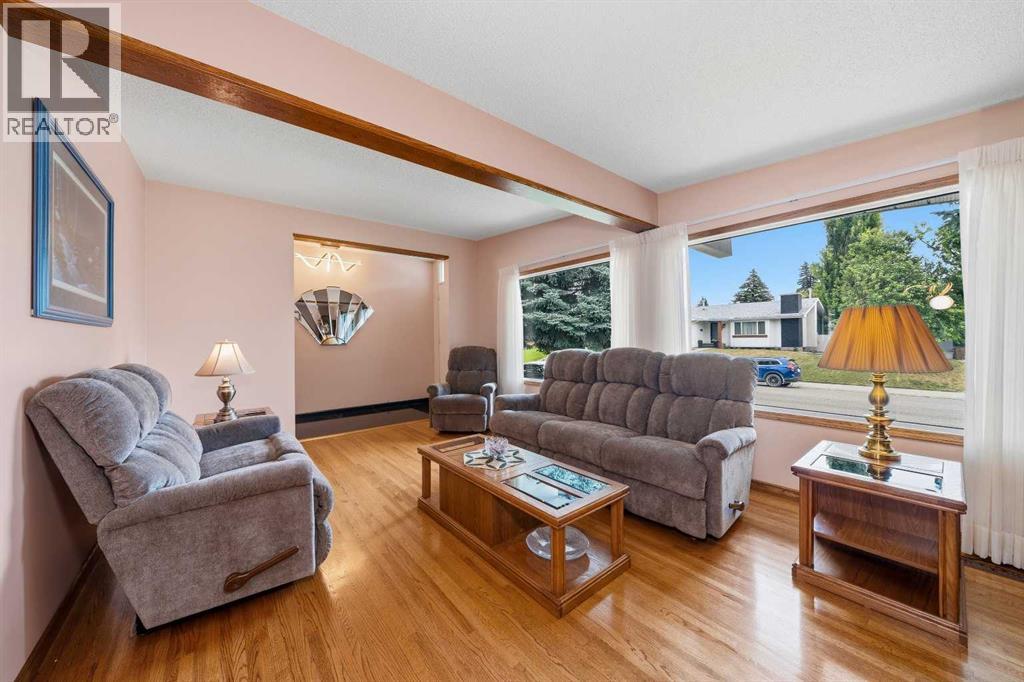 10407 2 Street Se, Calgary, Alberta  T2J 0W6 - Photo 5 - A2335695