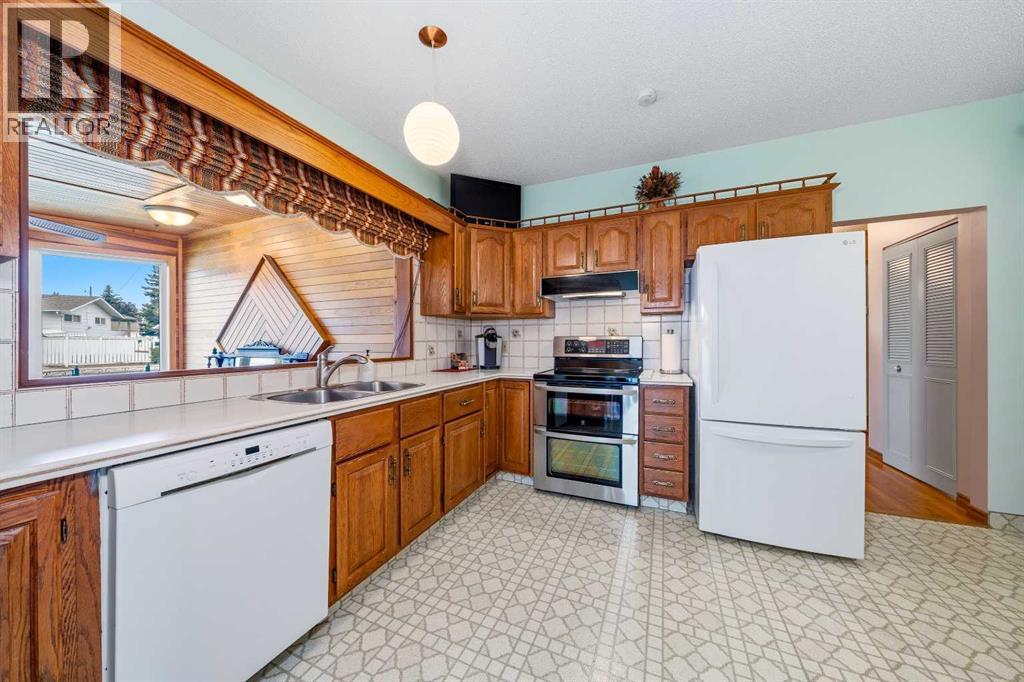 10407 2 Street Se, Calgary, Alberta  T2J 0W6 - Photo 9 - A2335695