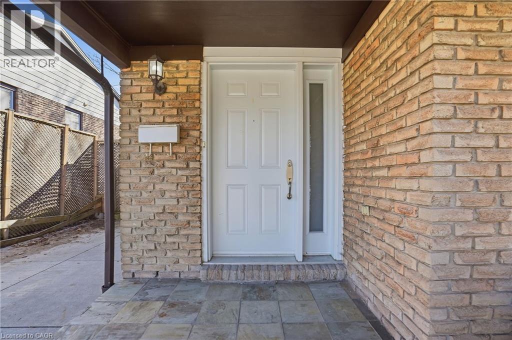 94 Wendover Drive, Hamilton, Ontario  L9C 5X5 - Photo 3 - 40854683