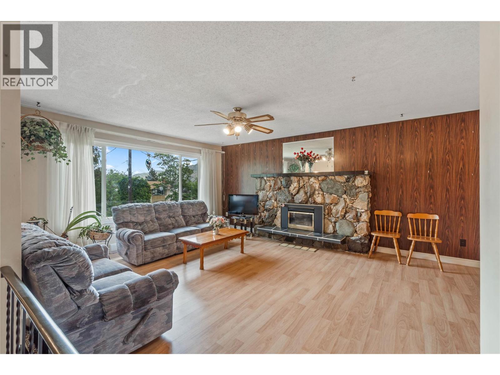 853 Alpine Terrace, Kamloops, British Columbia  V2B 6E7 - Photo 3 - 10389542
