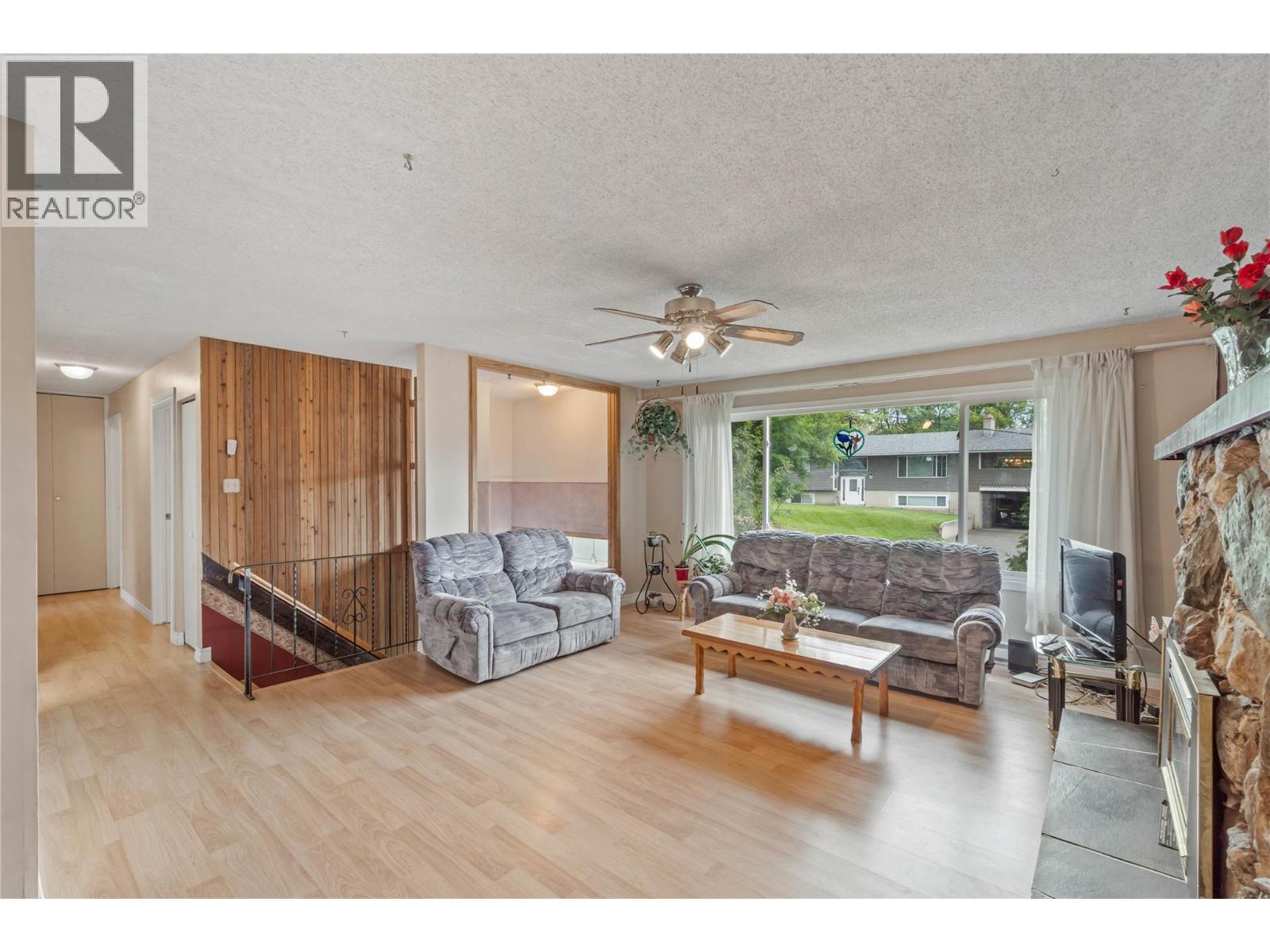 853 Alpine Terrace, Kamloops, British Columbia  V2B 6E7 - Photo 4 - 10389542