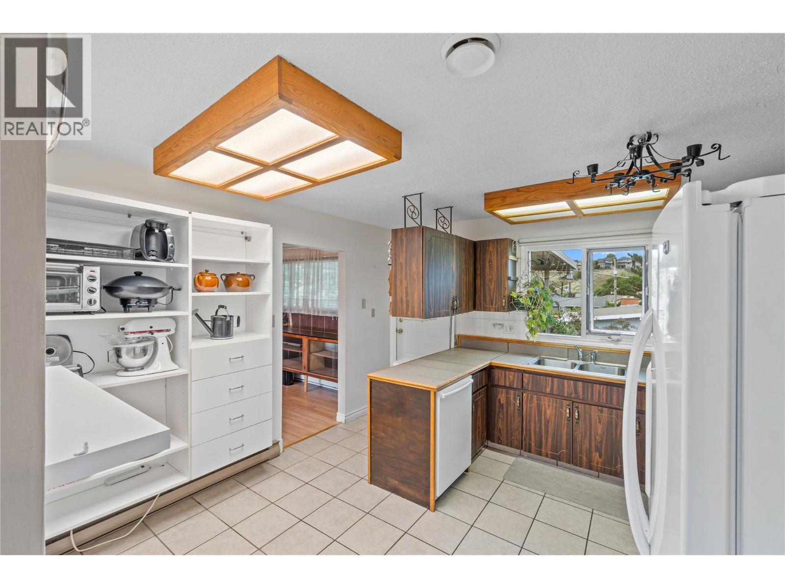 853 Alpine Terrace, Kamloops, British Columbia  V2B 6E7 - Photo 5 - 10389542