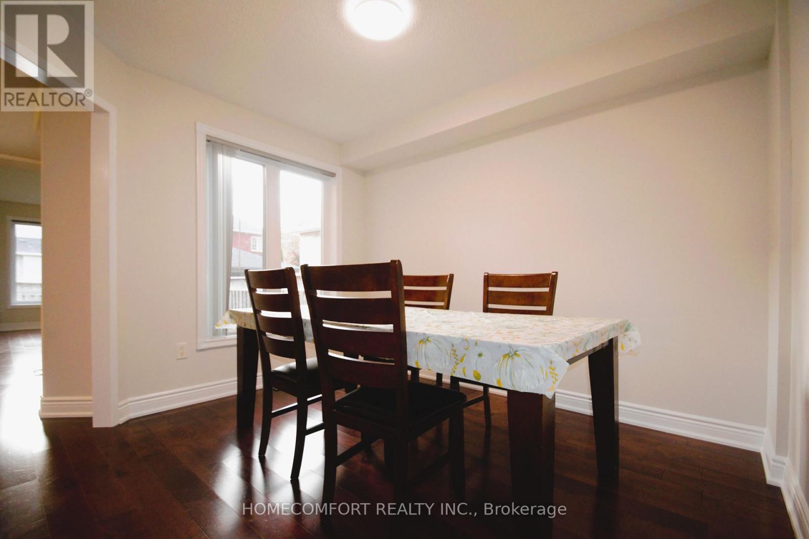 28 Deerwood Crescent, Richmond Hill, Ontario L4E 4B5 - Photo 3 - N13663452