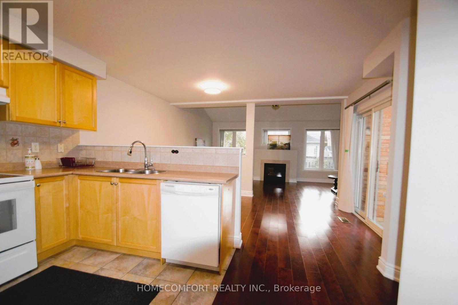 28 Deerwood Crescent, Richmond Hill, Ontario L4E 4B5 - Photo 4 - N13663452