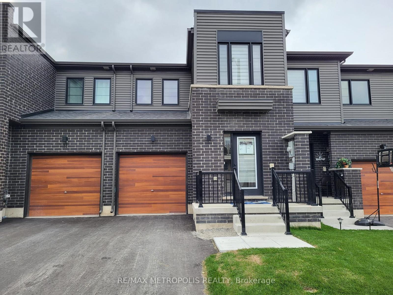 13 HAY LANE, barrie, Ontario