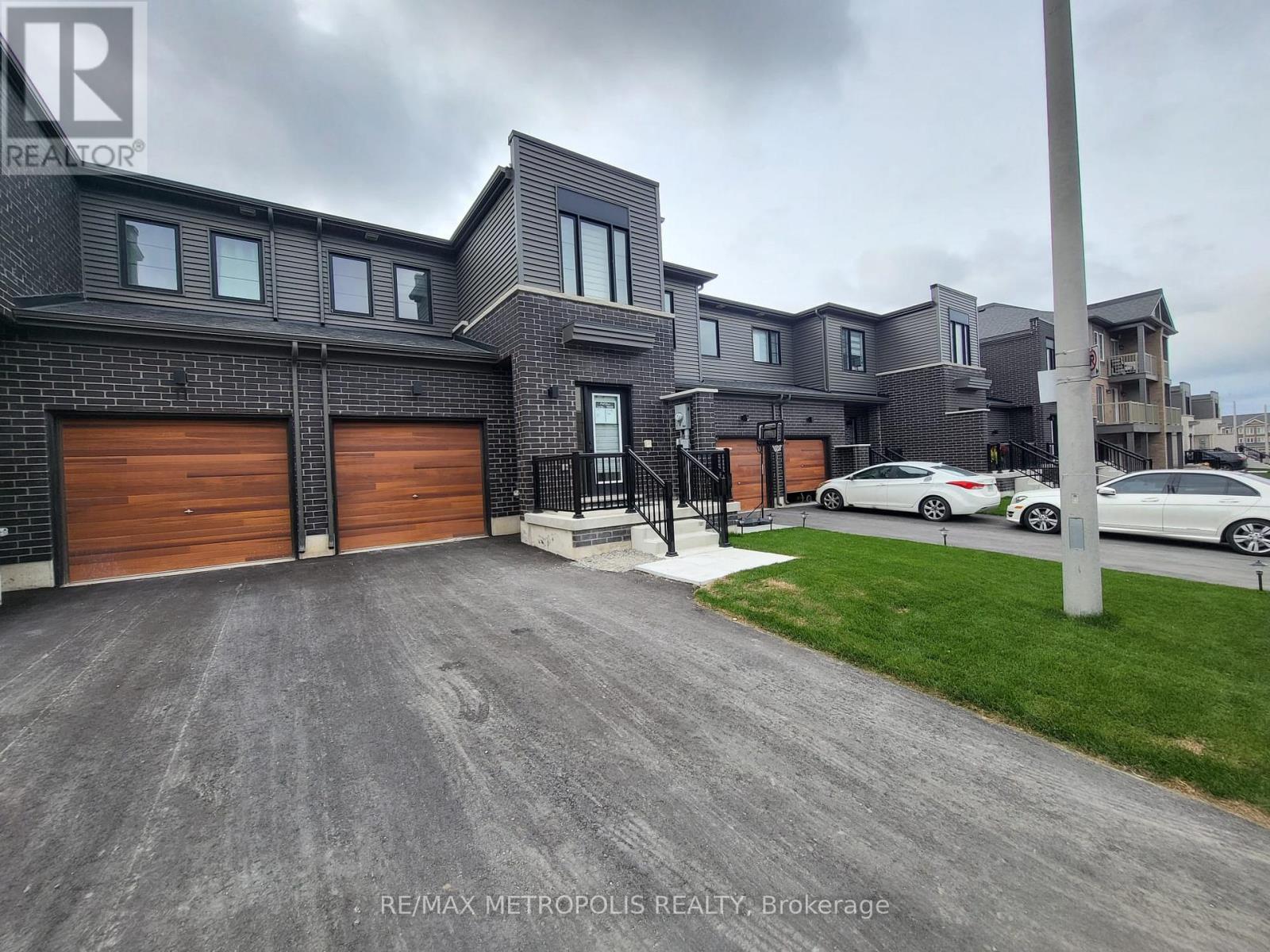 13 Hay Lane, Barrie, Ontario  L9J 0V5 - Photo 2 - S13663630