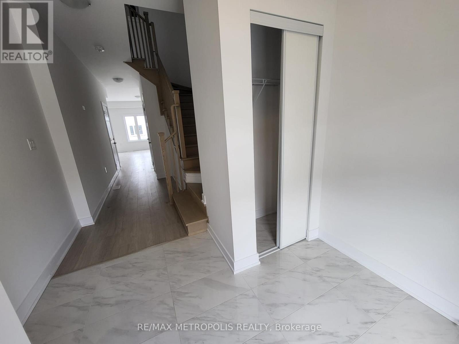 13 Hay Lane, Barrie, Ontario  L9J 0V5 - Photo 3 - S13663630