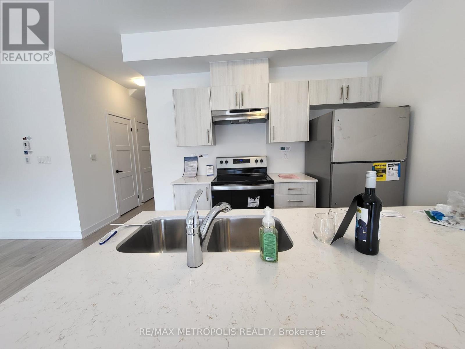 13 Hay Lane, Barrie, Ontario  L9J 0V5 - Photo 8 - S13663630