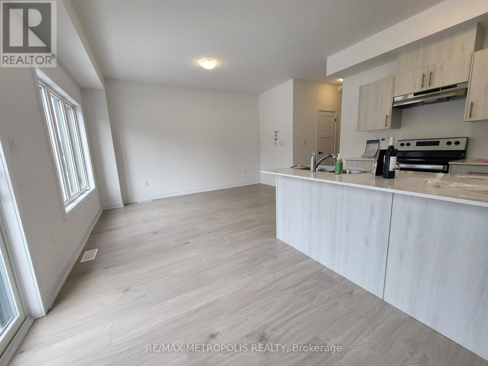 13 Hay Lane, Barrie, Ontario  L9J 0V5 - Photo 9 - S13663630