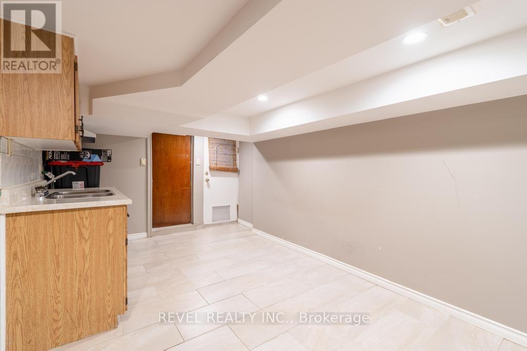 255 Franklin Avenue, Toronto, Ontario  M6P 3Z4 - Photo 34 - W13663436