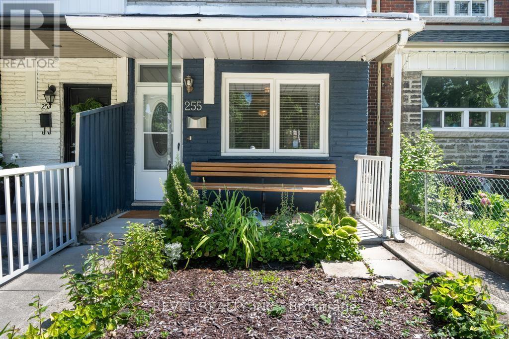 255 Franklin Avenue, Toronto, Ontario  M6P 3Z4 - Photo 4 - W13663436