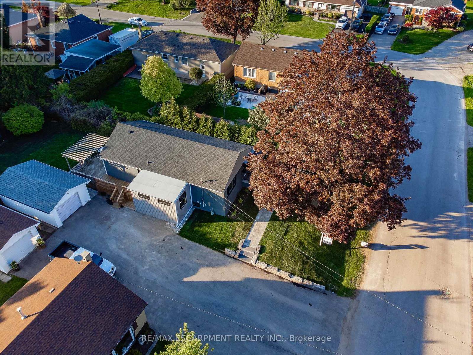 1041 Shepherd's Drive, Burlington, Ontario  L7T 3R4 - Photo 2 - W13663500