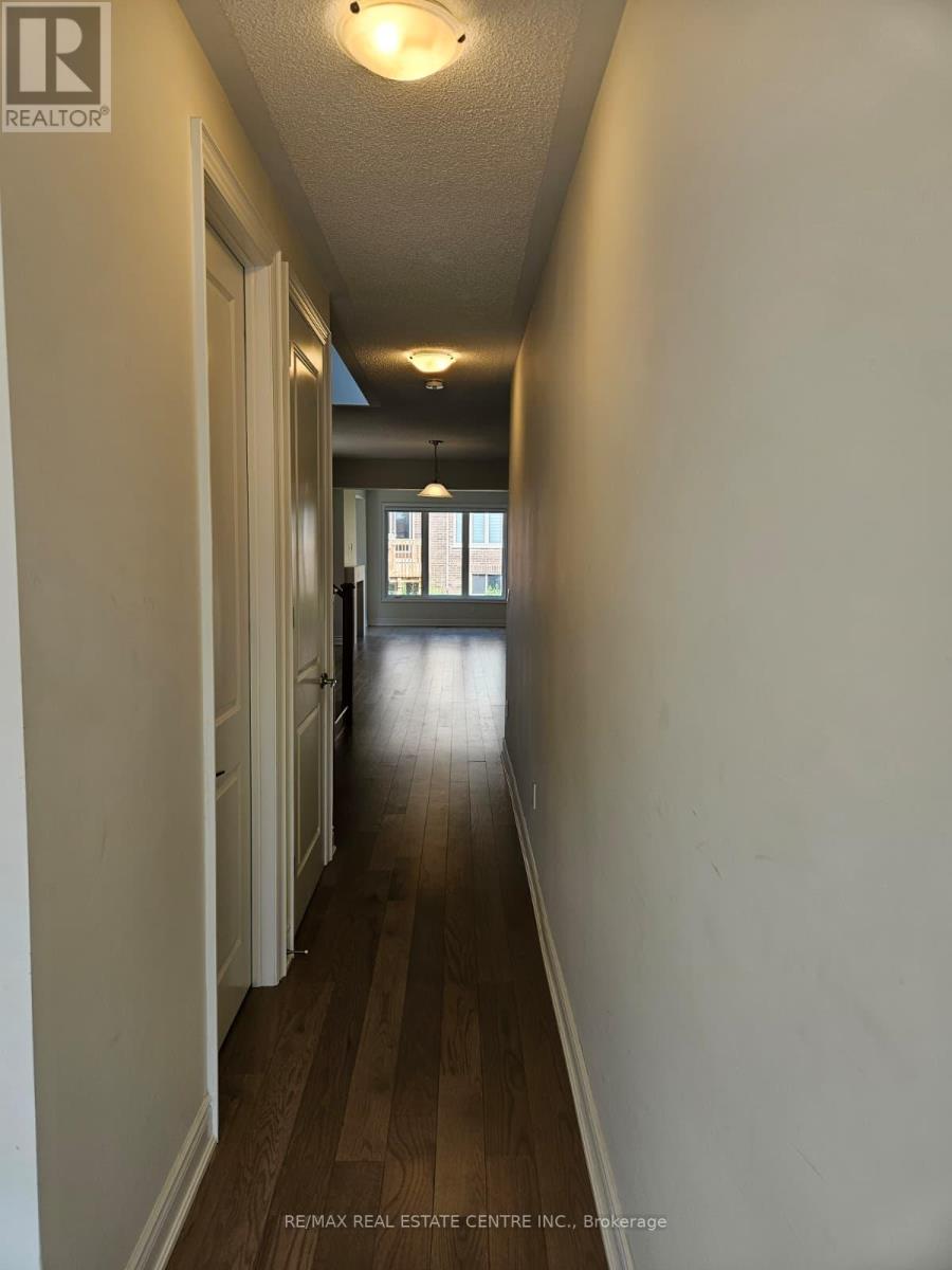 18 Gladmary Drive, Brampton, Ontario  L6Y 6K9 - Photo 5 - W13663576