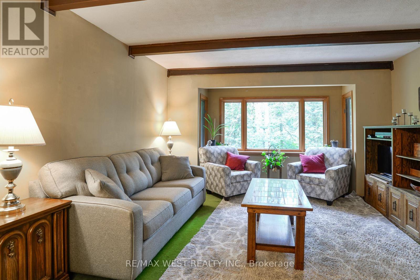 52 Robert Road W, Huntsville, Ontario  P1H 2J4 - Photo 2 - X13663488