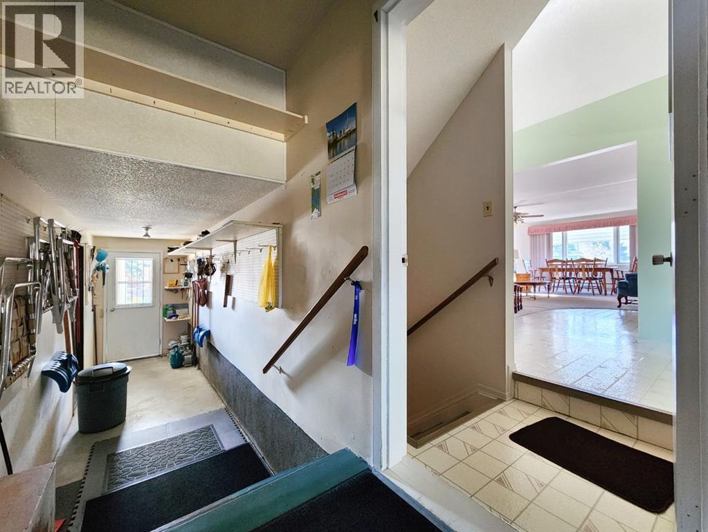 112 43 Avenue W, Claresholm, Alberta  T0L 0T0 - Photo 34 - A2273845