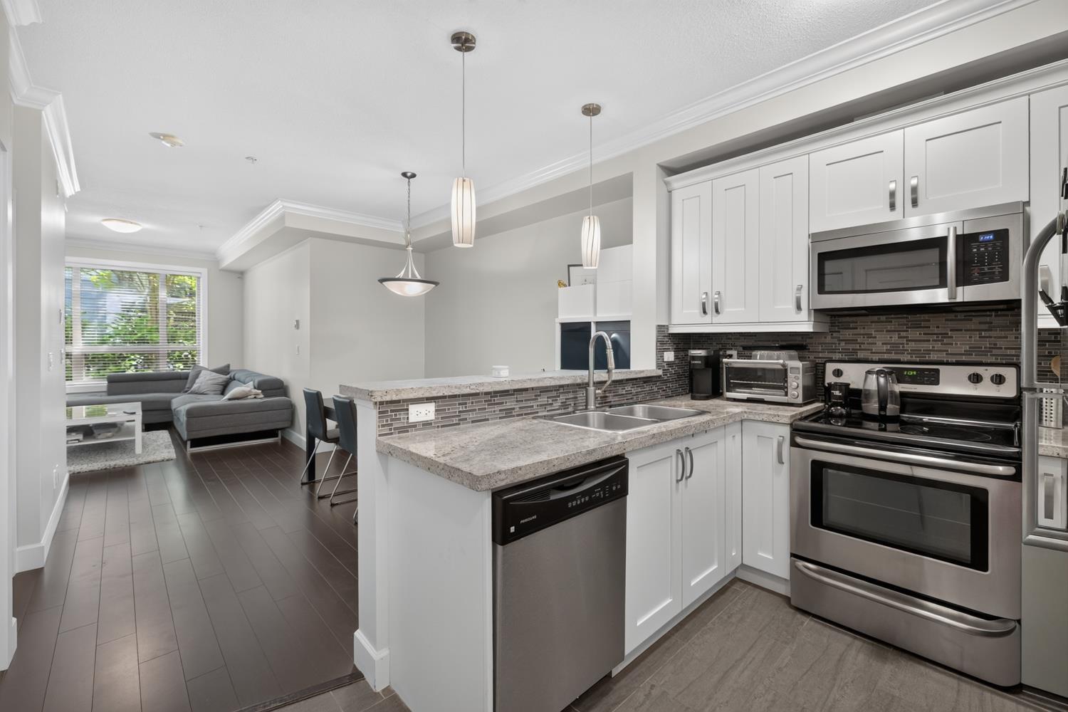 218 13897 Fraser Highway, Surrey, British Columbia  V3T 0G8 - Photo 1 - R3154813