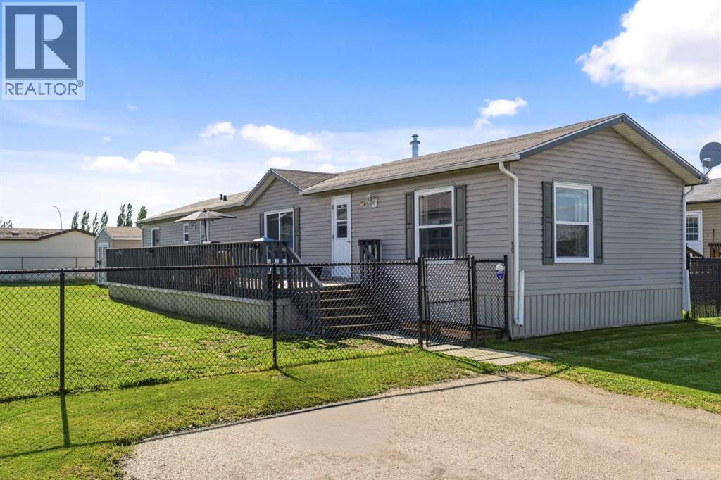 39 Keystone Crossing, Whitecourt, Alberta  T7S 0B3 - Photo 1 - A2320142