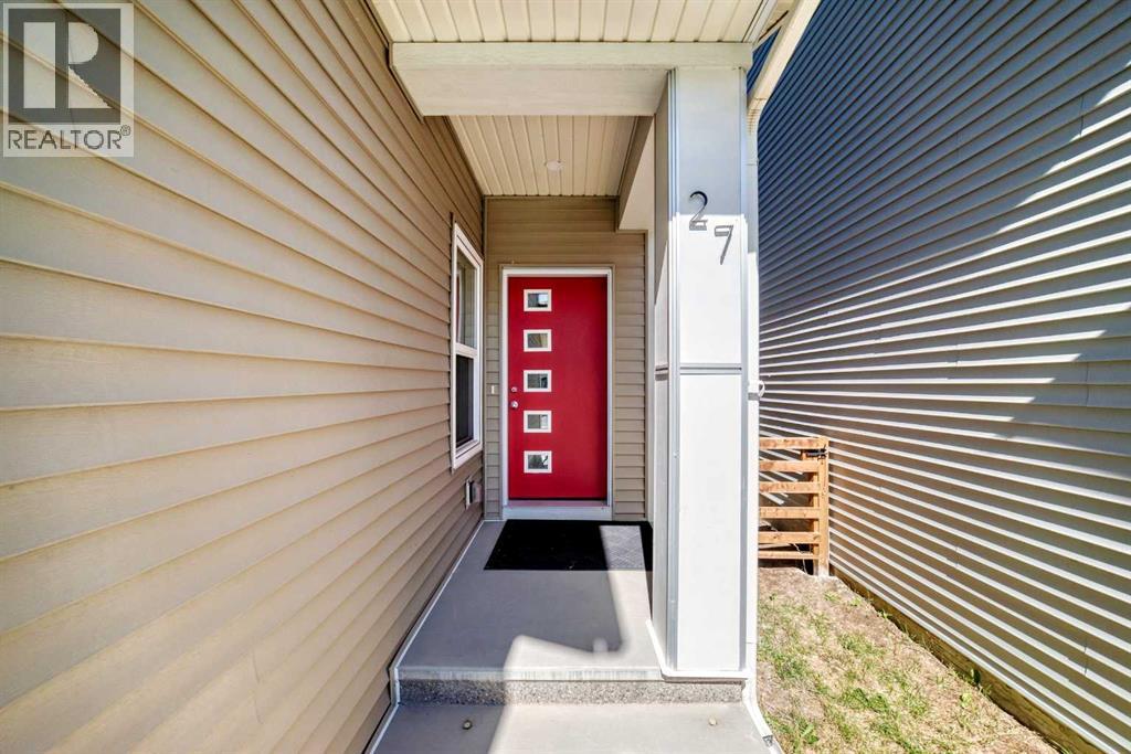 27 Belvedere Point Se, Calgary, Alberta  T2A 7Y9 - Photo 3 - A2324593