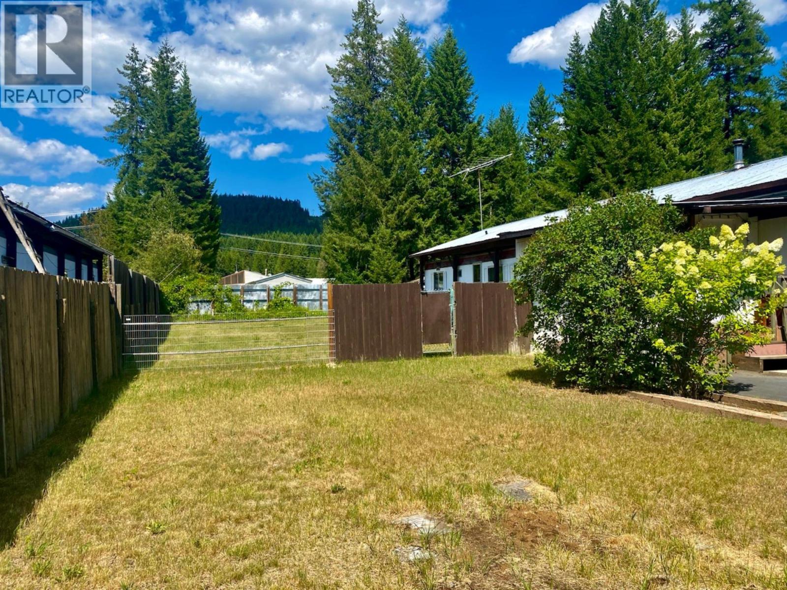 437 Wildwood Road Road, Clearwater, British Columbia  V0E 1N0 - Photo 3 - 10387176