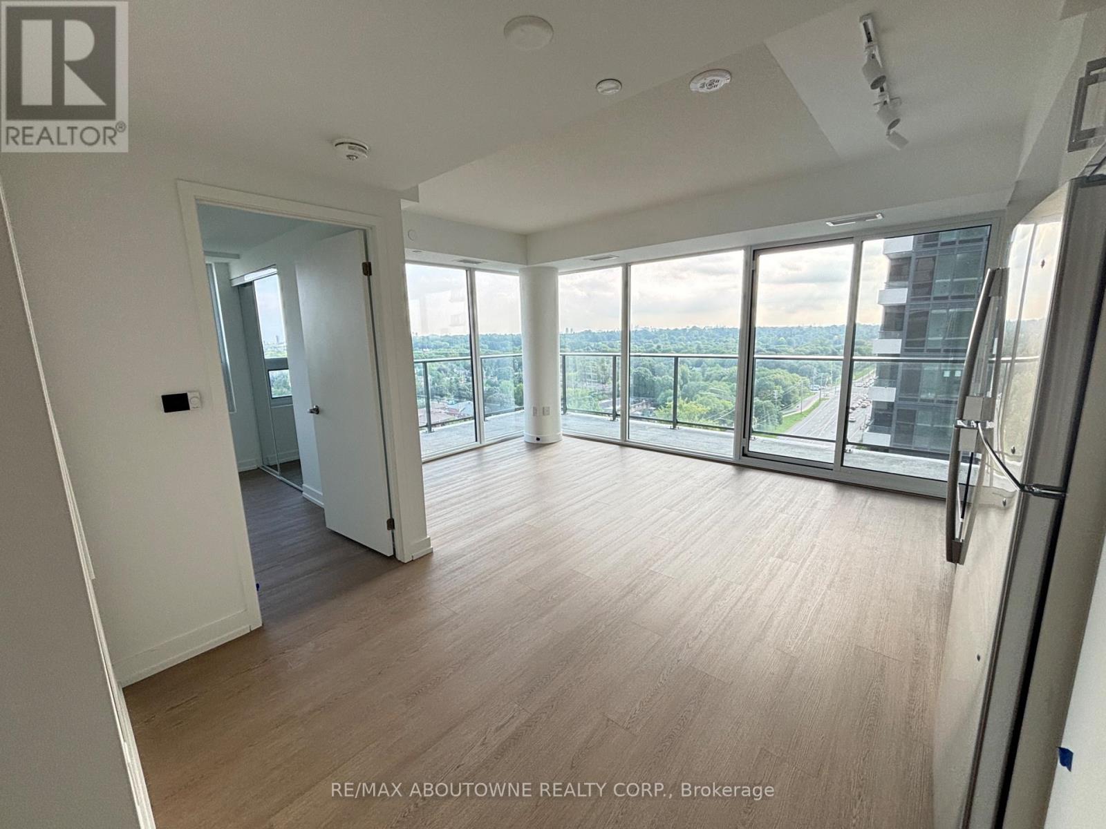 1215 - 4010 Eglinton Avenue W, Toronto, Ontario  M9A 0G5 - Photo 3 - W13660700