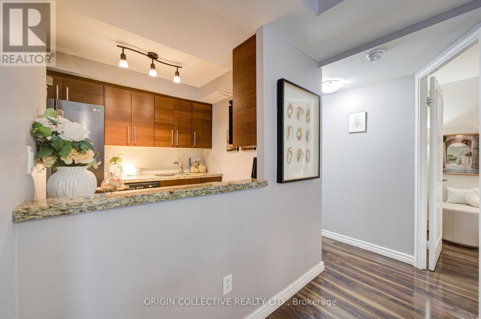 305 - 19 Dundonald Street, Toronto, Ontario  M4Y 1K3 - Photo 11 - C13663676