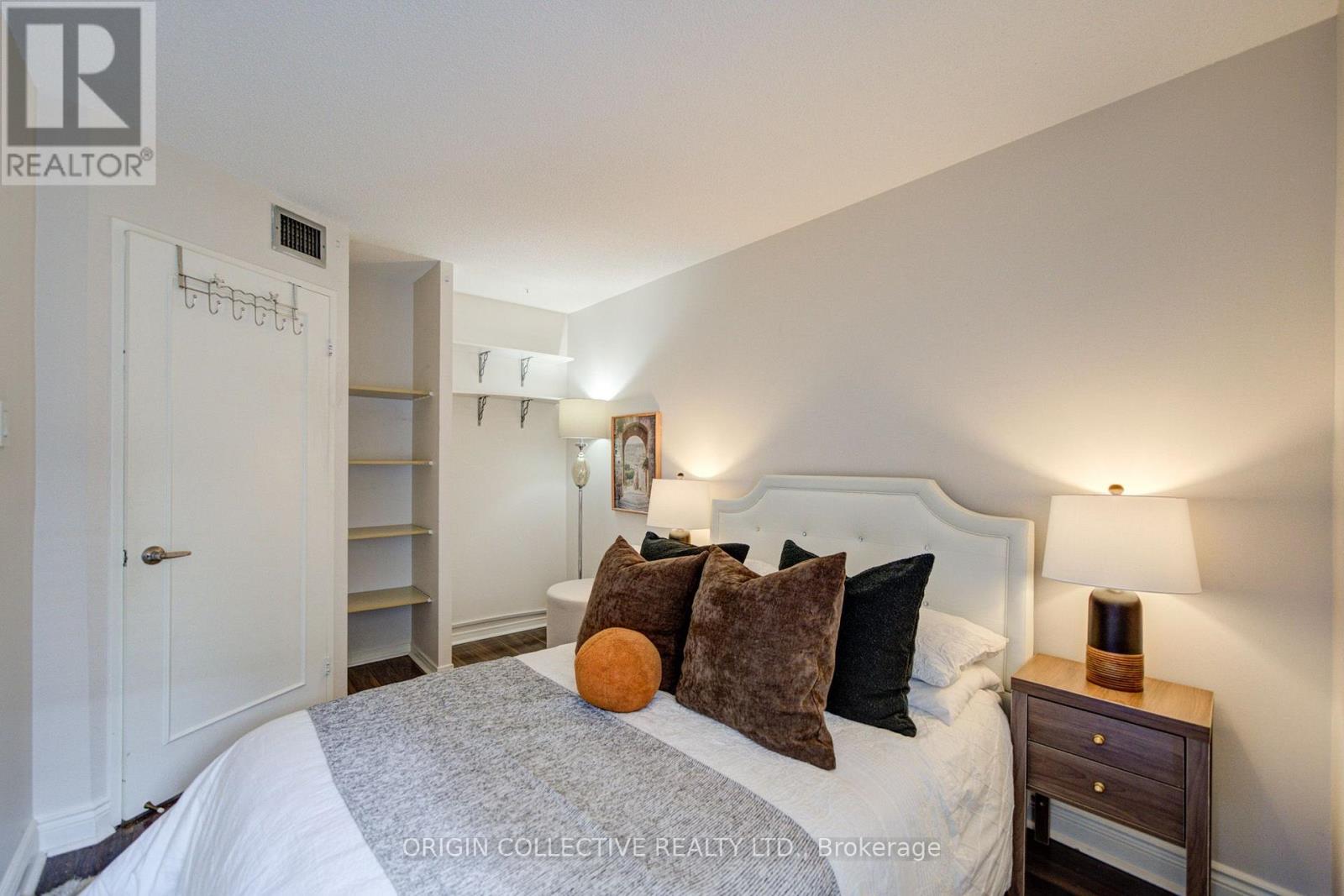 305 - 19 Dundonald Street, Toronto, Ontario  M4Y 1K3 - Photo 21 - C13663676