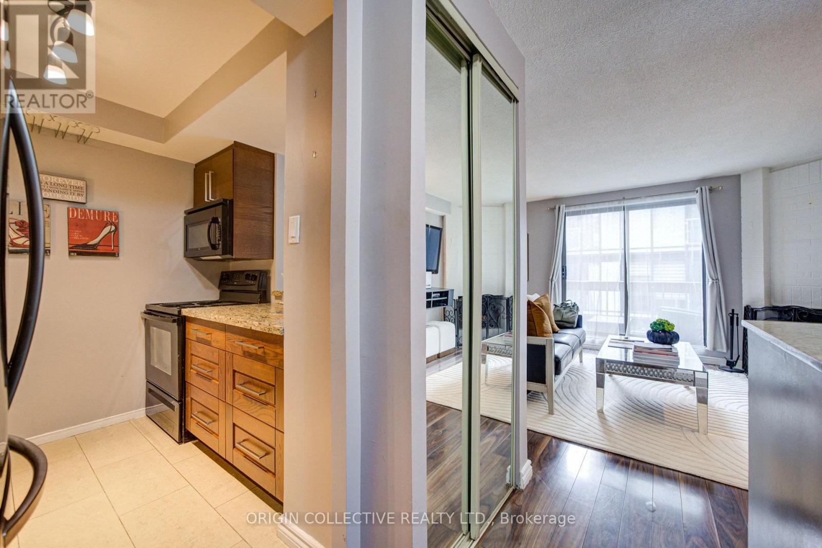 305 - 19 Dundonald Street, Toronto, Ontario  M4Y 1K3 - Photo 7 - C13663676