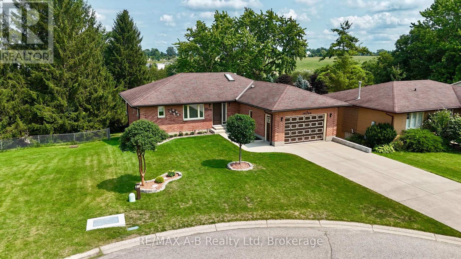 6 Hillside Court, St. Marys, Ontario  N4X 1C3 - Photo 4 - X13663698