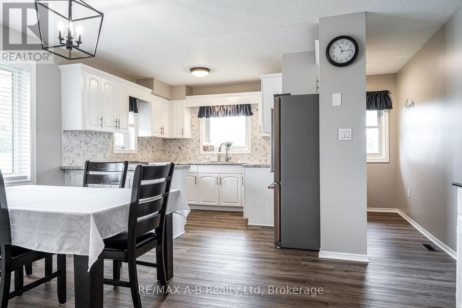 6 Hillside Court, St. Marys, Ontario  N4X 1C3 - Photo 8 - X13663698