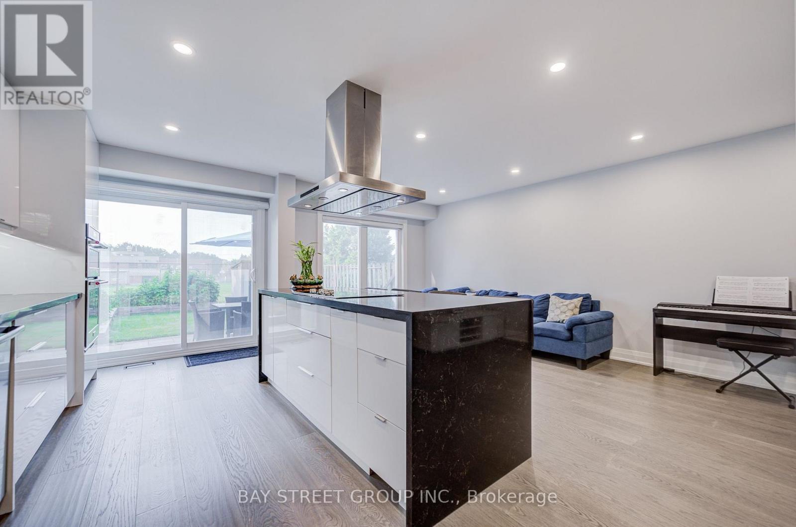 47 Becca Hall Trail, Toronto, Ontario  M1V 2T7 - Photo 15 - E13663694