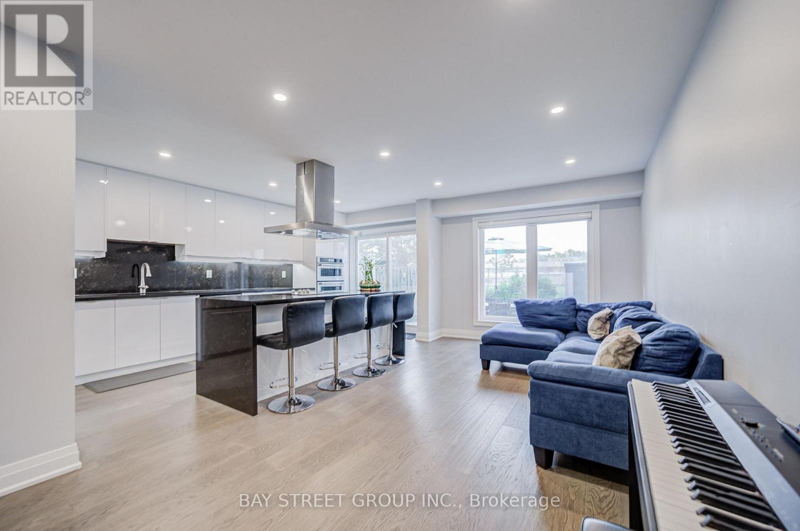 47 Becca Hall Trail, Toronto, Ontario  M1V 2T7 - Photo 17 - E13663694
