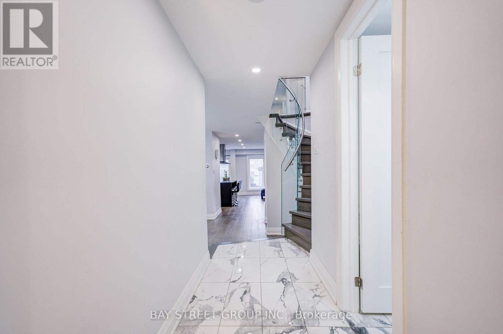 47 Becca Hall Trail, Toronto, Ontario  M1V 2T7 - Photo 6 - E13663694