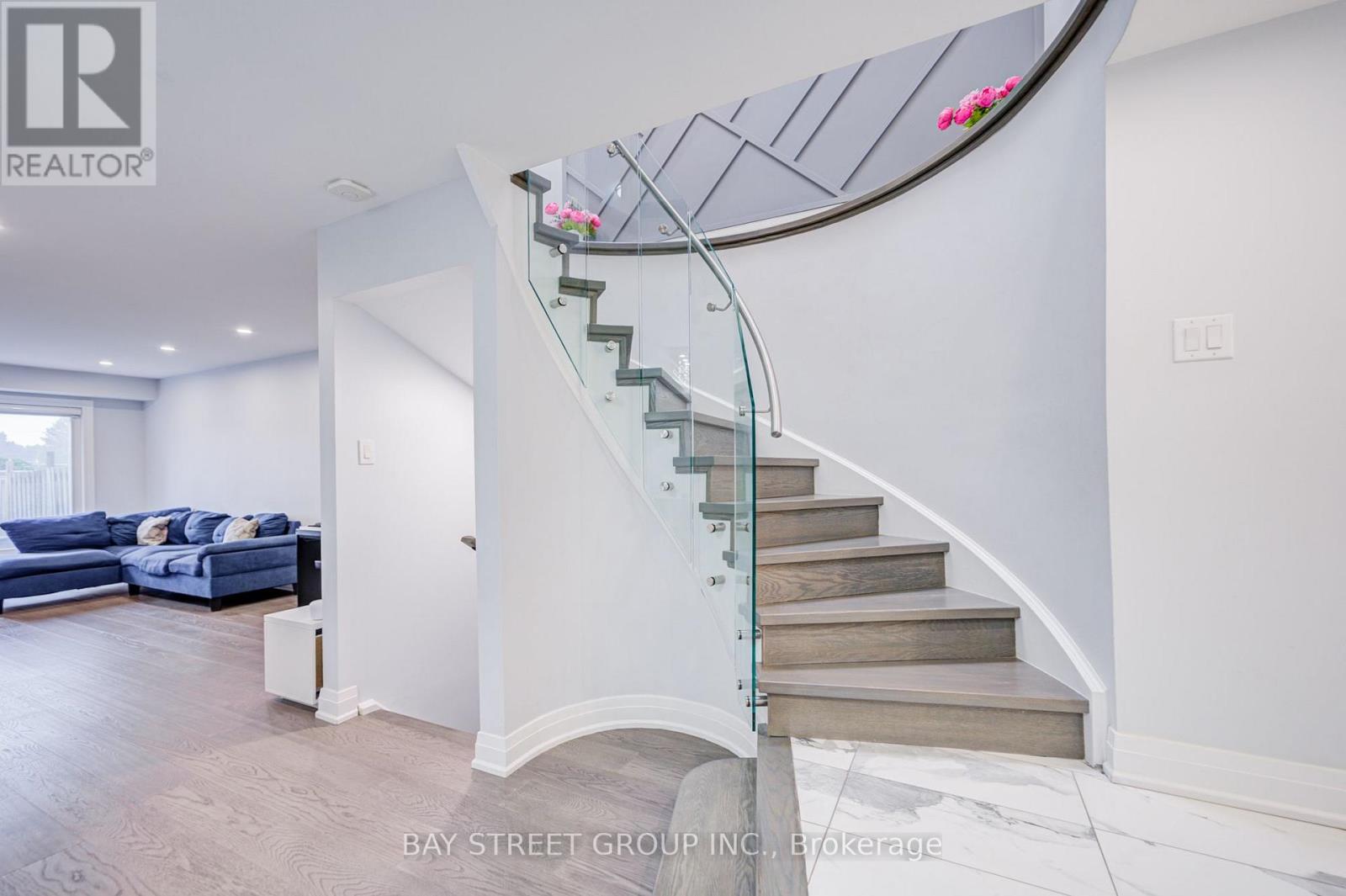 47 Becca Hall Trail, Toronto, Ontario  M1V 2T7 - Photo 9 - E13663694