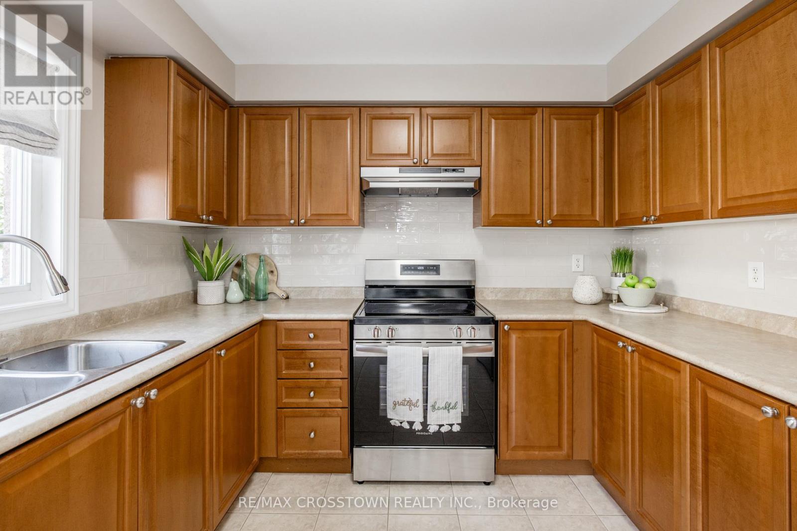 22 Maple Crown Terrace, Barrie (Innis-Shore), Ontario  L4M 7H4 - Photo 14 - S13663730