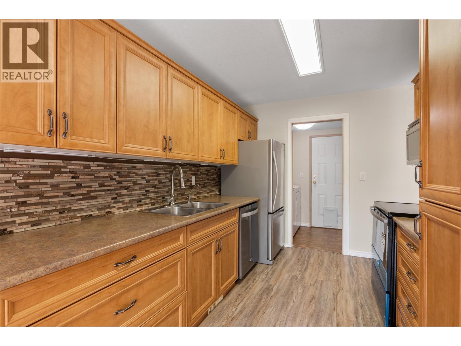 1750 Mckinley Court Unit# 6, Kamloops, British Columbia  V2E 2N5 - Photo 3 - 10397361