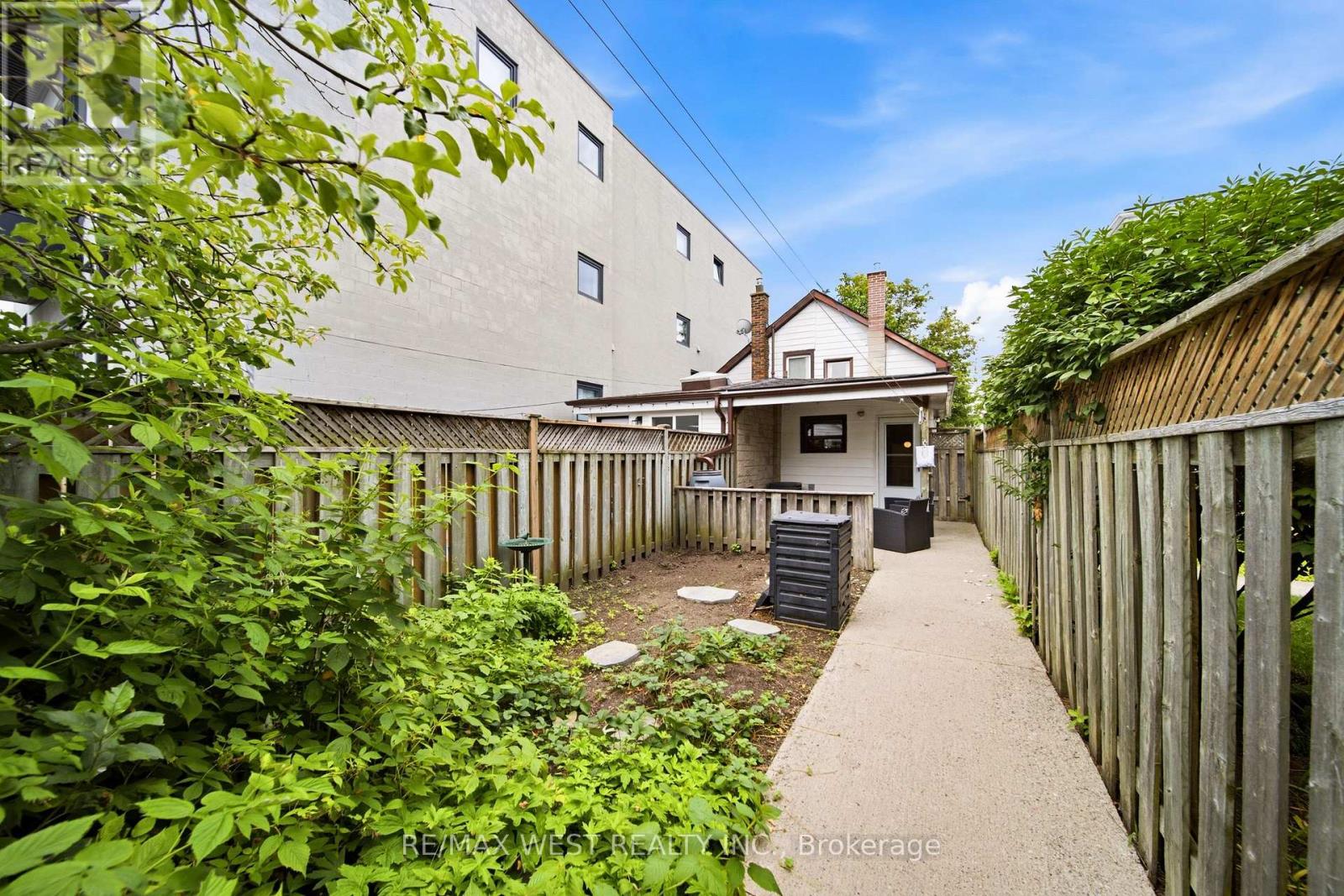 25 Batavia Avenue, Toronto, Ontario  M6N 4A1 - Photo 18 - W13663660