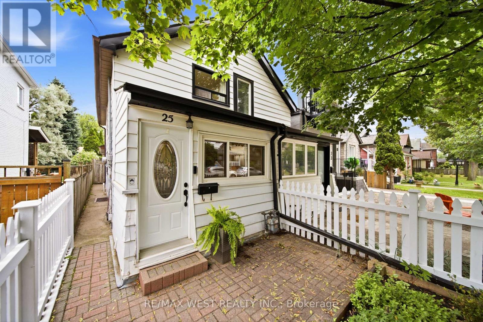 25 Batavia Avenue, Toronto, Ontario  M6N 4A1 - Photo 2 - W13663660