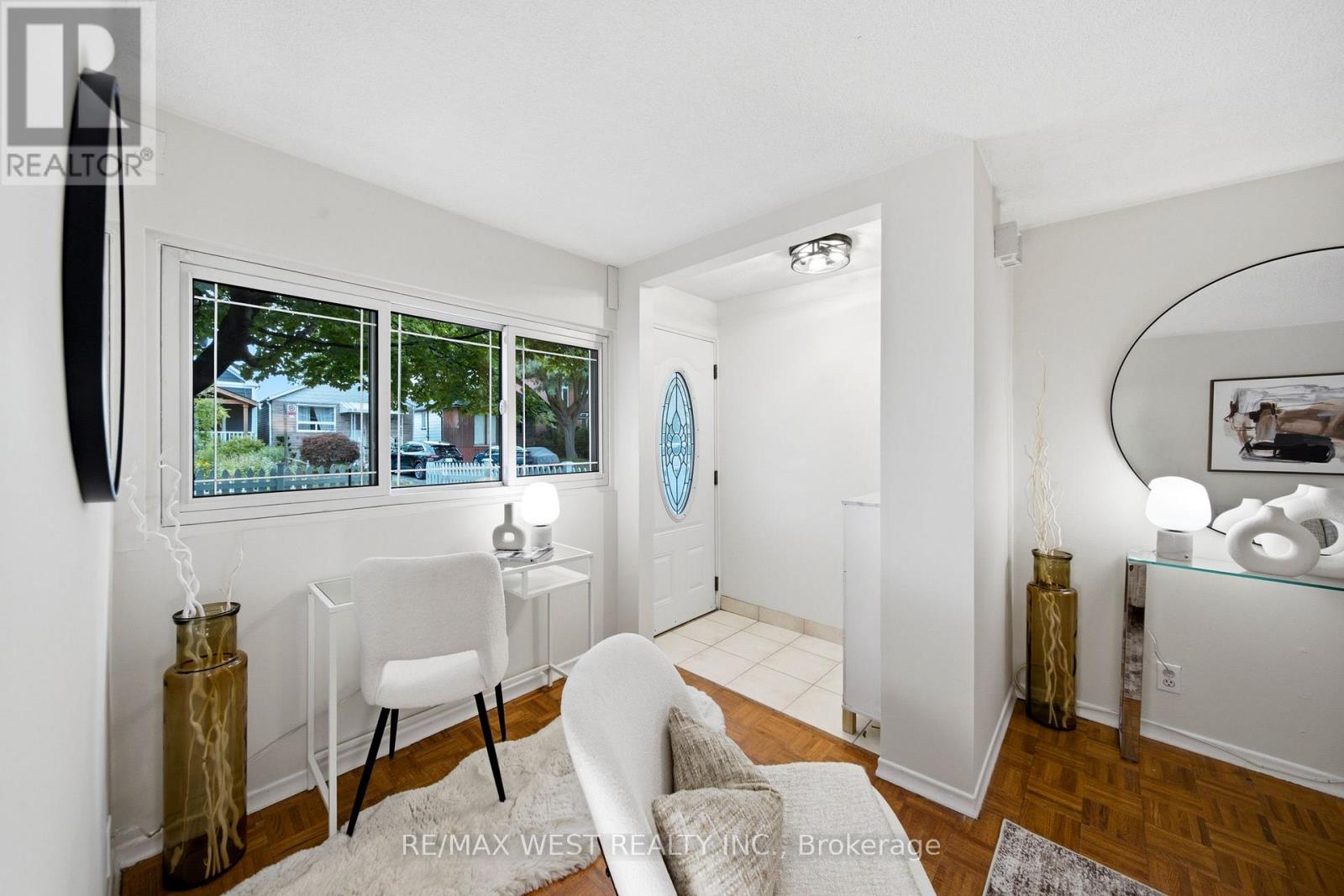 25 Batavia Avenue, Toronto, Ontario  M6N 4A1 - Photo 3 - W13663660