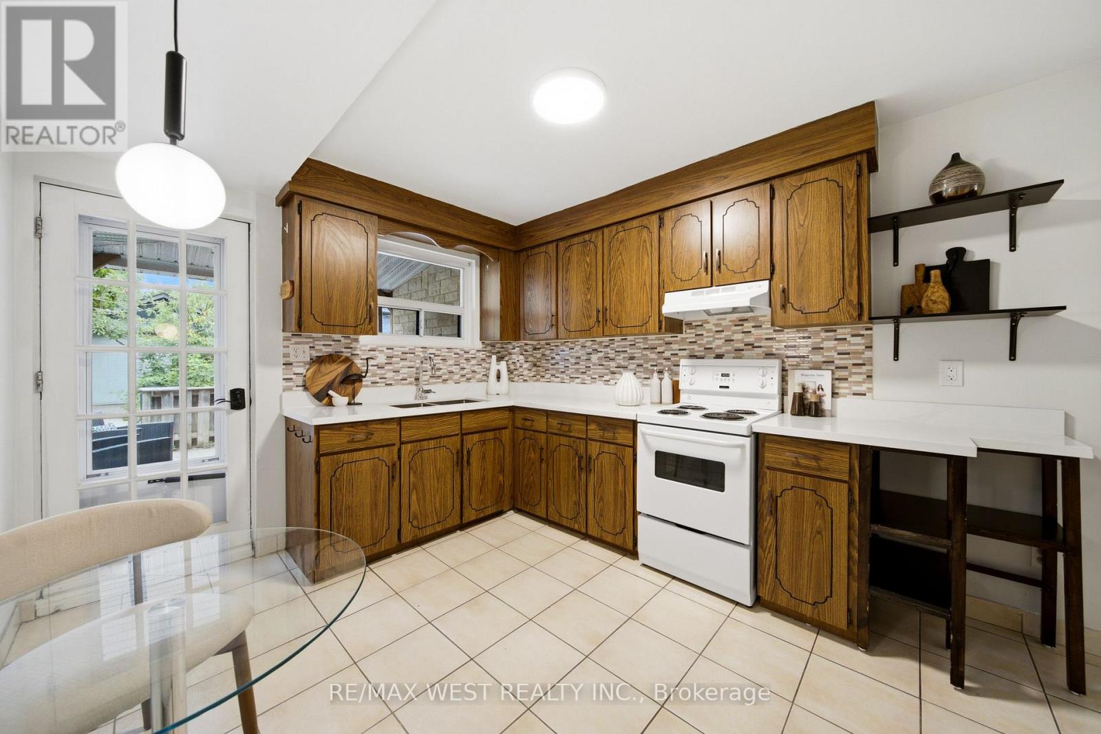 25 Batavia Avenue, Toronto, Ontario  M6N 4A1 - Photo 7 - W13663660