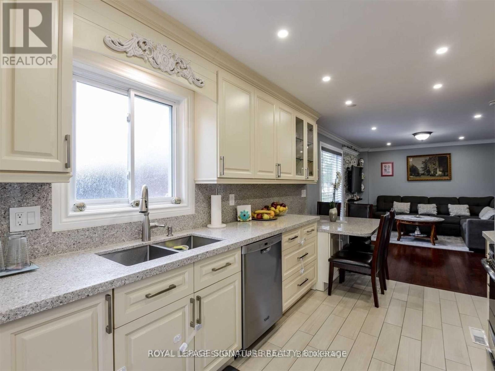 6222 Fullerton Crescent, Mississauga, Ontario  L5N 3A4 - Photo 11 - W13663706