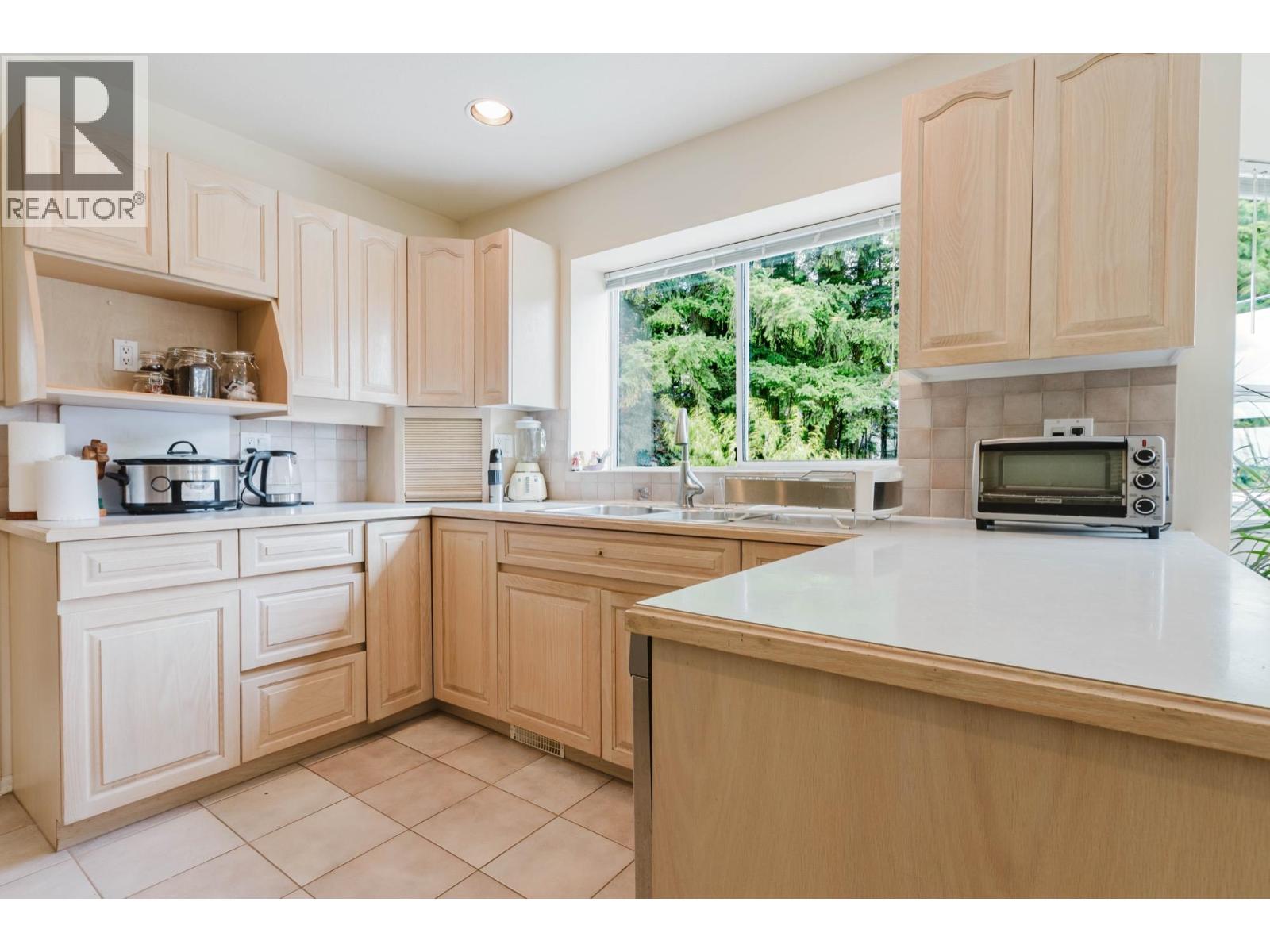 1565 Bramble Lane, Coquitlam, British Columbia  V3E 2T5 - Photo 10 - R3149126