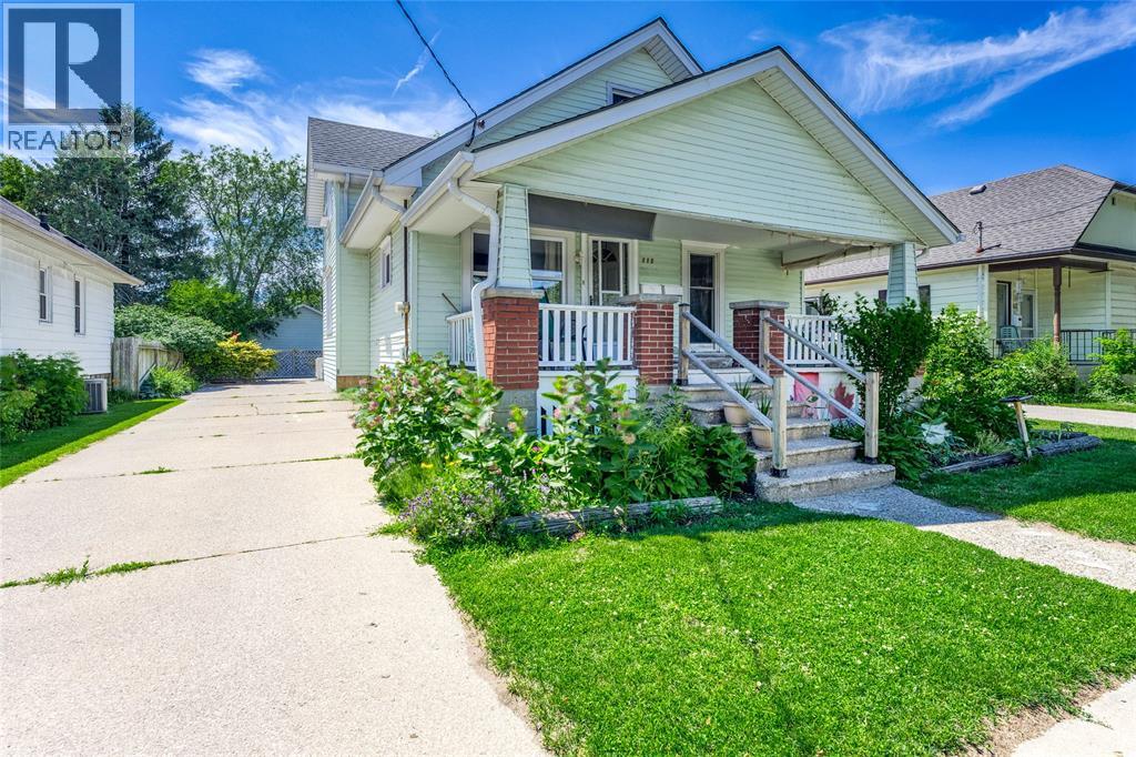 115 Collingwood Street, Sarnia, Ontario  N7T 6M8 - Photo 1 - 26019518