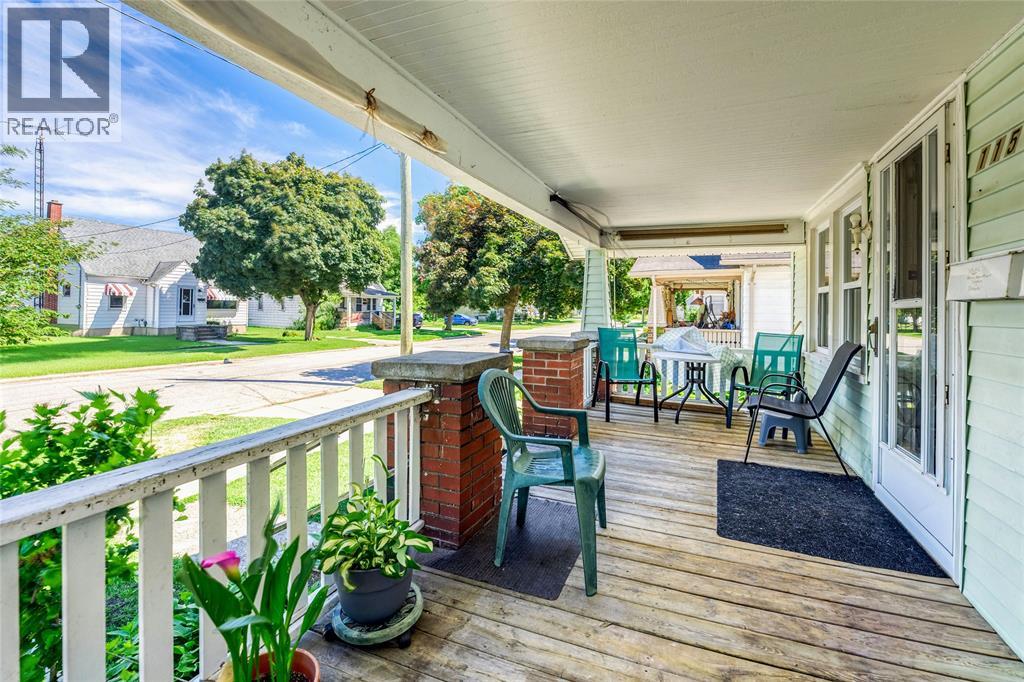 115 Collingwood Street, Sarnia, Ontario  N7T 6M8 - Photo 2 - 26019518