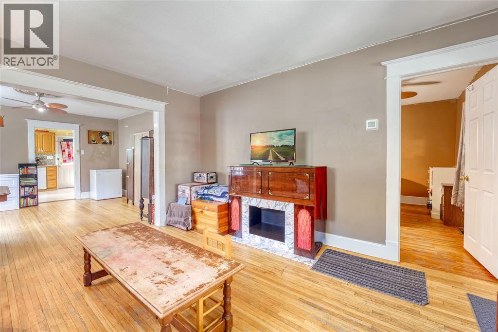 115 Collingwood Street, Sarnia, Ontario  N7T 6M8 - Photo 3 - 26019518