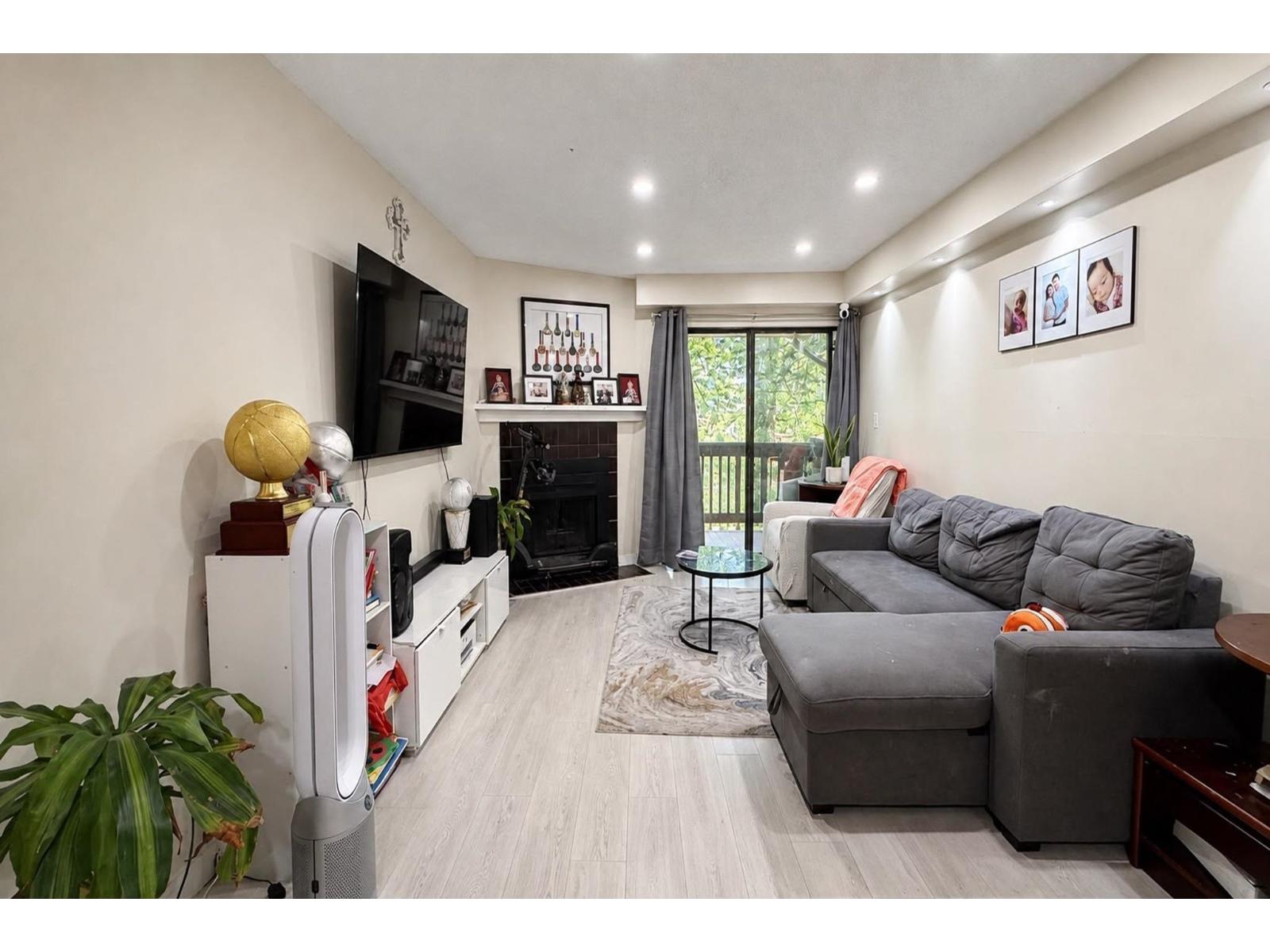 306 10560 154 Street, Surrey, British Columbia  V3R 8A3 - Photo 2 - R3154236