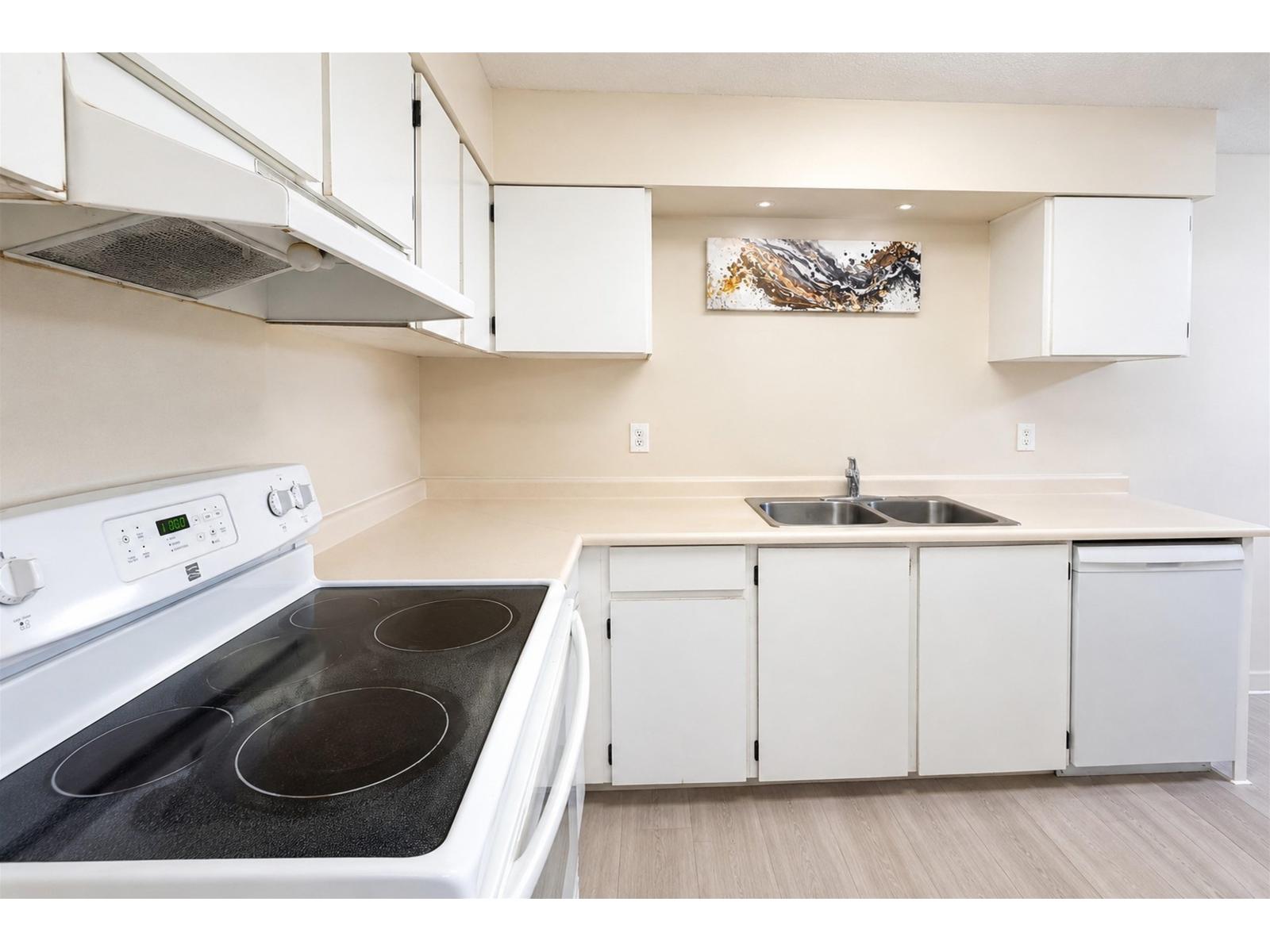 306 10560 154 Street, Surrey, British Columbia  V3R 8A3 - Photo 8 - R3154236