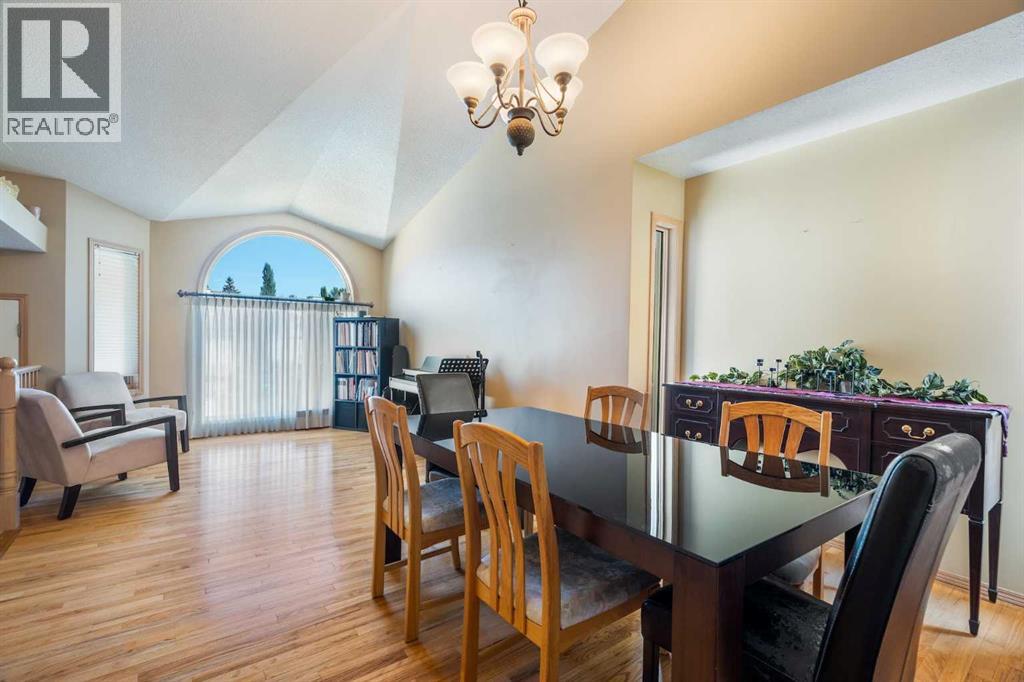 113 Sierra Vista Terrace Sw, Calgary, Alberta  T3H 3C4 - Photo 5 - A2309087