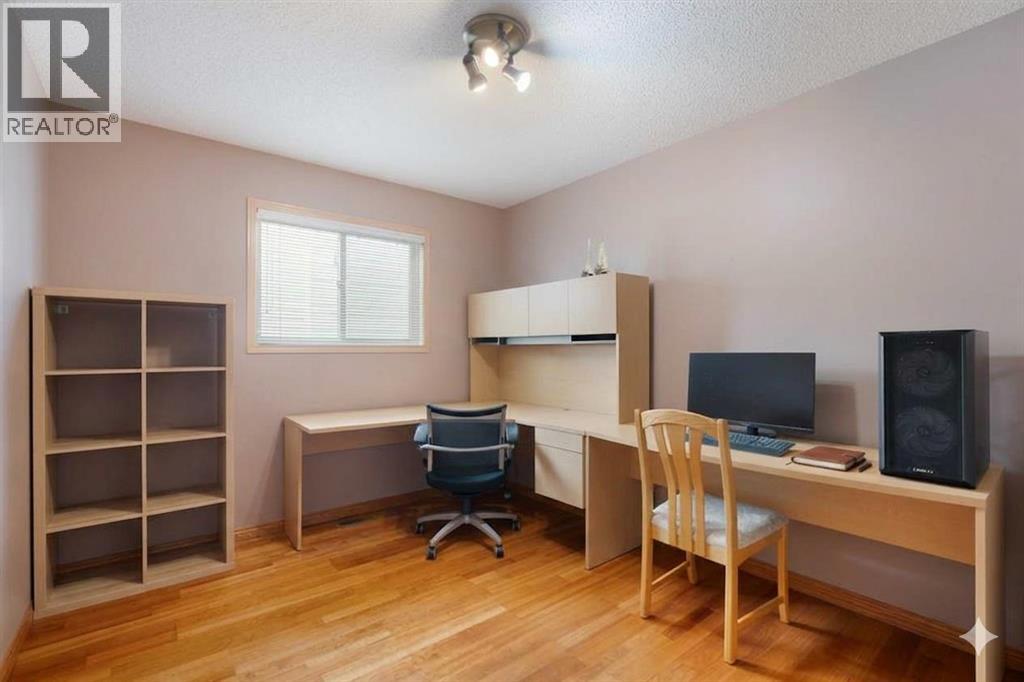 113 Sierra Vista Terrace Sw, Calgary, Alberta  T3H 3C4 - Photo 17 - A2309087