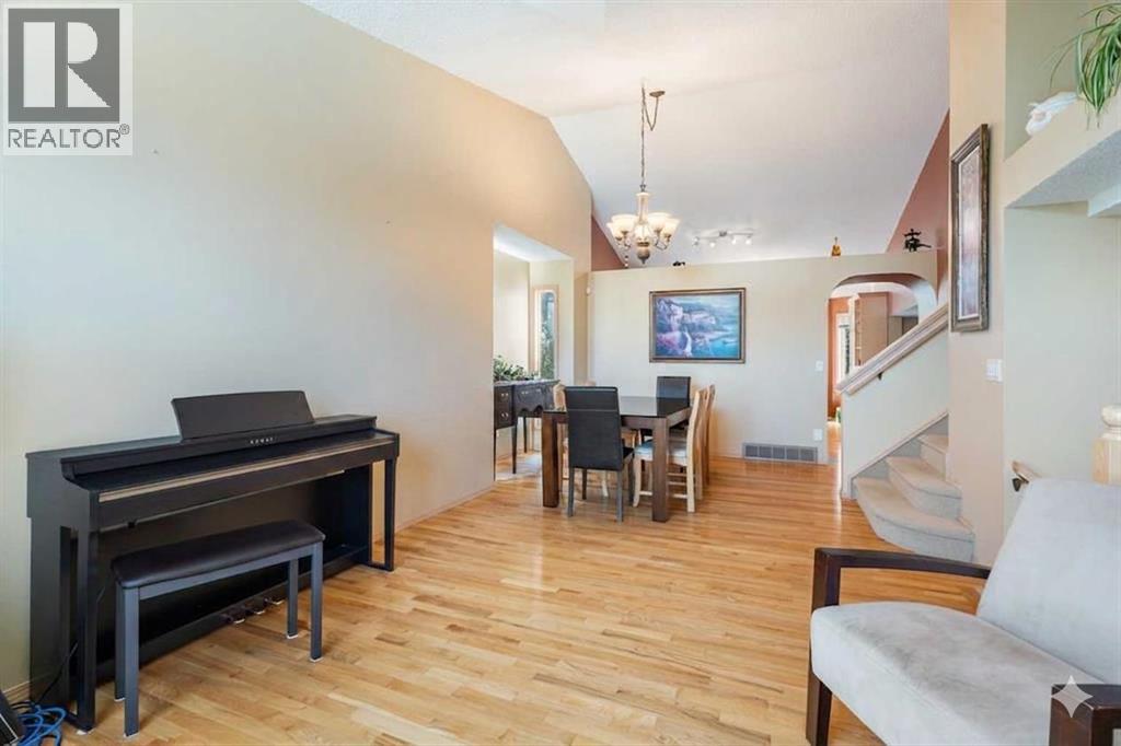 113 Sierra Vista Terrace Sw, Calgary, Alberta  T3H 3C4 - Photo 6 - A2309087