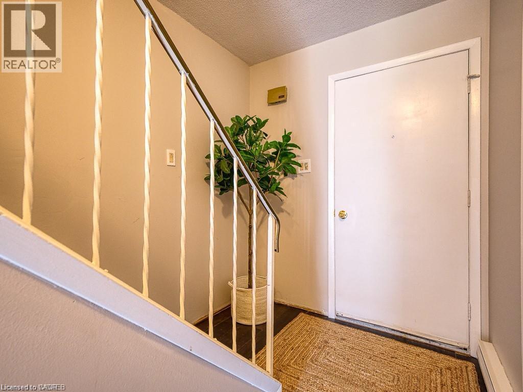 1060 Canfield Crescent Unit# 5, Woodstock, Ontario  N4S 8P3 - Photo 3 - 40855102